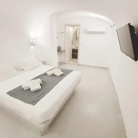 Center Lovely Fira (Santorini)